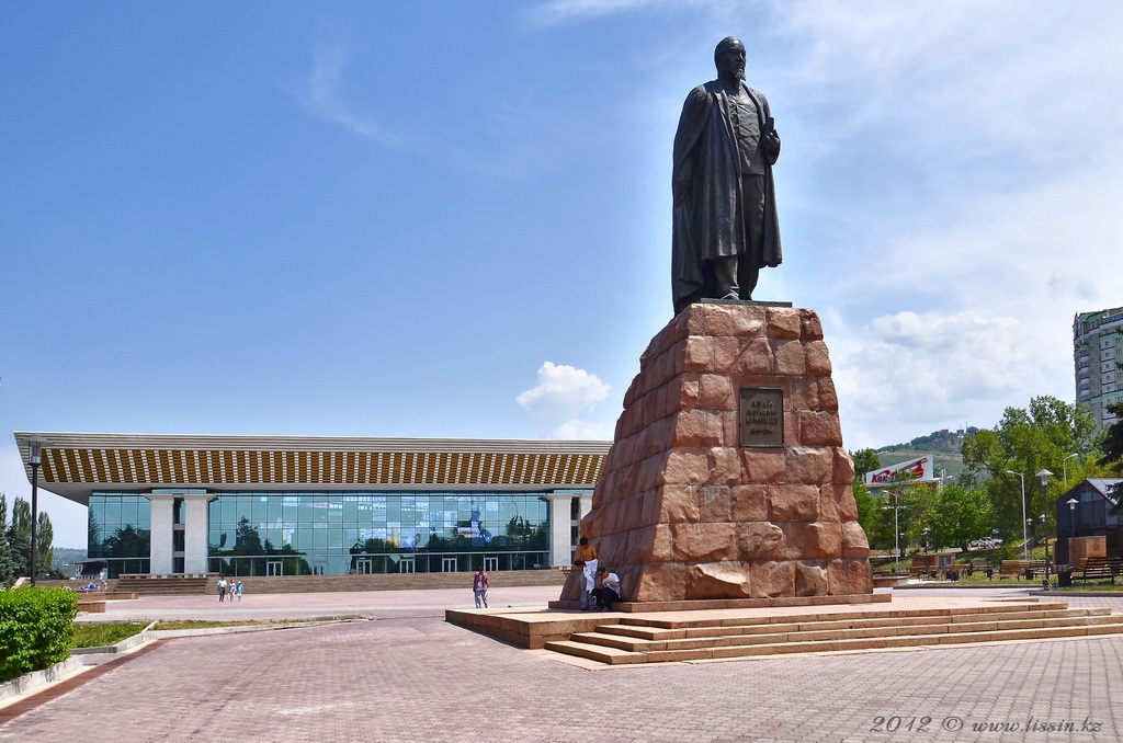 Памятник Абаю Кунанбаеву, 17.07.12г.