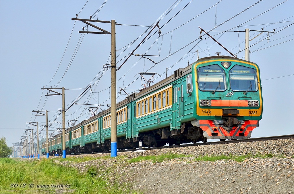 ЭД4М-0281 на перегоне Обь - Новосибирск-западный, 26.06.12г.