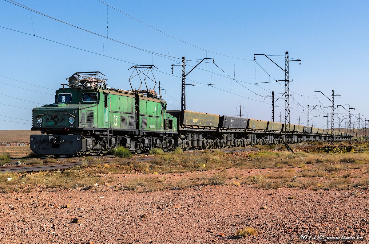 Промышленный электровоз EL21-051, на участке Балхаш - Восточно-Коунрадский рудник, 30.08.14г.