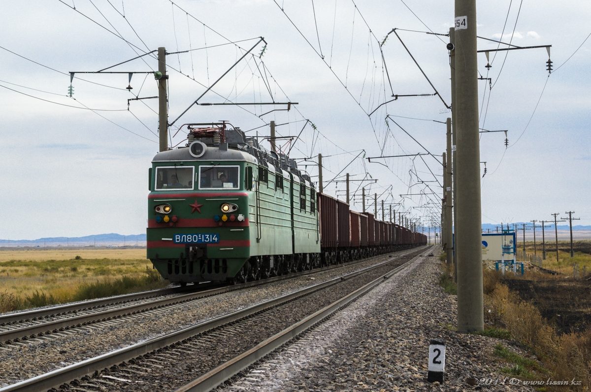 ВЛ80С-1314 на перегоне Айса - Нилды, Карагандинская область, около станции Айса, 06.09.14г.
