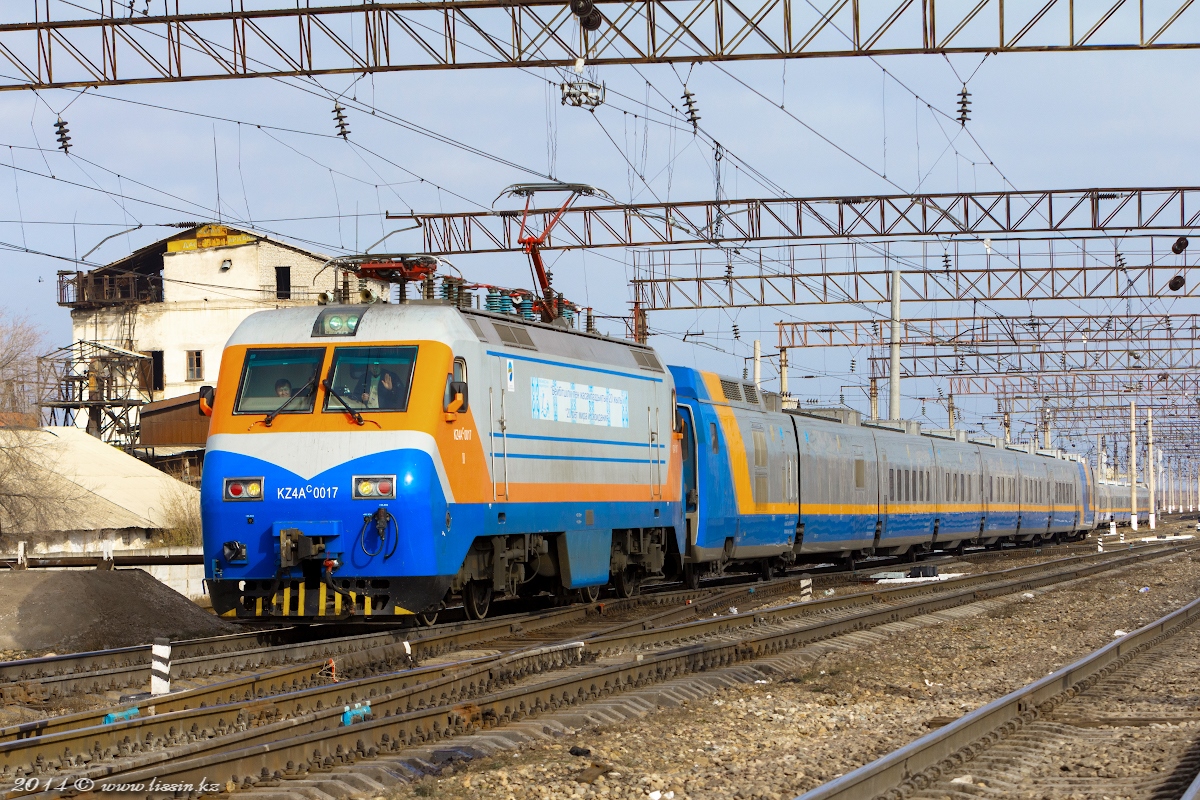 KZ4AC-0017 с поездом Тальго №35 Алма-Ата-2 - Чимкент, на станции Берлик-1, 22.11.14г.