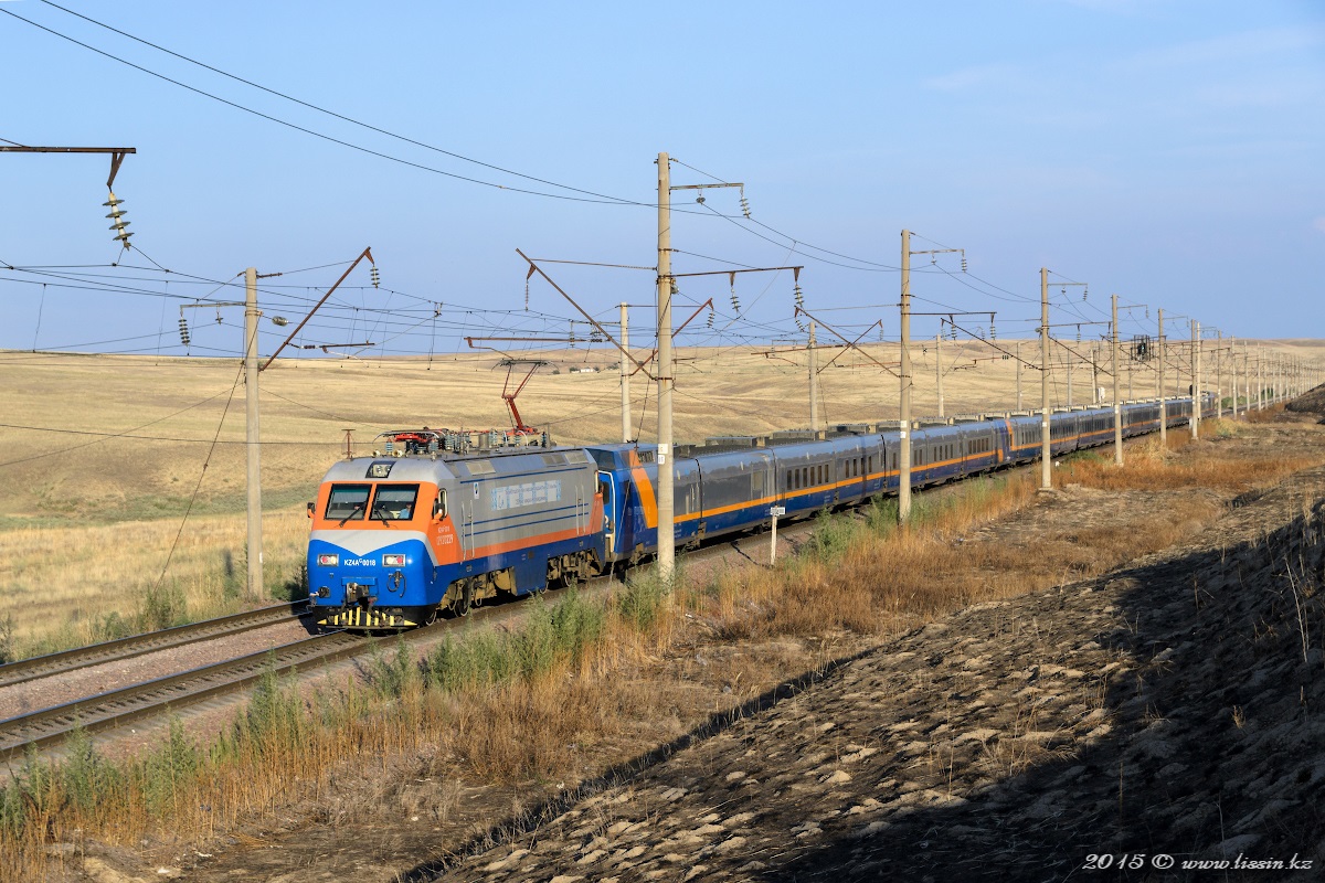 KZ4AC-0018 с поездом Тальго №701 Алма-Ата-2 - Петропавловск на перегоне Куркудук - Жингильды, Алматинская область, 23.08.15г.