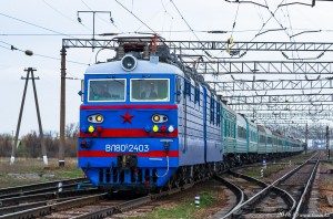 ВЛ80С-2403 с поездом №043 Алма-Ата - Кустанай выходит со станции Нура в сторону станции Мырза, Карагандинская область, 24.04.16г.