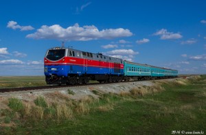 ТЭ33А-0246 с поездом №621 Аркалык - Кустанай на перегоне Фурмановский - Тасты-Талды, Акмолинская область, 29.04.16г.