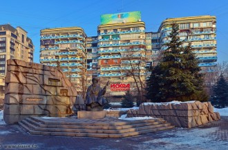 Памятник Жамбылу в Алма-Ате