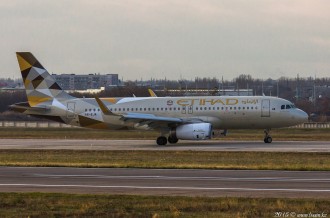 A6-EJA Airbus A320, 16.11.15