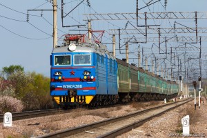 ВЛ80С-1386 с поездом №41 Алма-Ата - Атырау, на перегоне Бурундай - Аксенгир, Алматинская область, 19.04.15г.