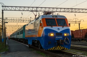 KZ4A-0002 с поездом №328 Кустснай - Караганда на станции Володарская пос. Саумалколь, Айыртауский район, Североказахстанская область, 25.04.16г. #1