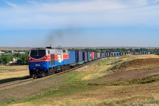 ТЭ33А-0283 на перегоне Койкрыккан — Сарыозек, Алматинская область, 10.06.18г.