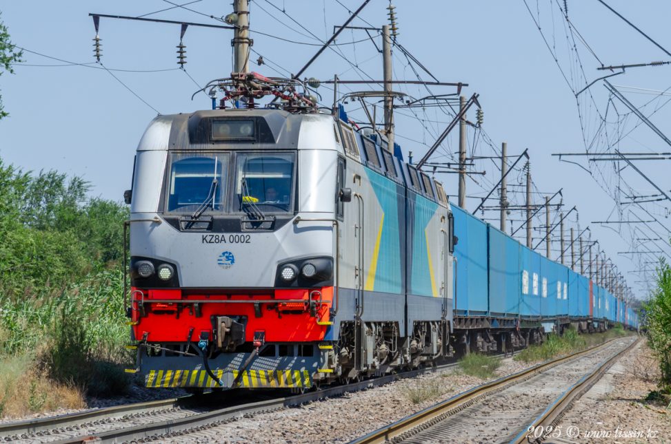 KZ8A-0002 на перегоне Аксенгер - Чемолган, Алматинская область, 10.08.25г.
