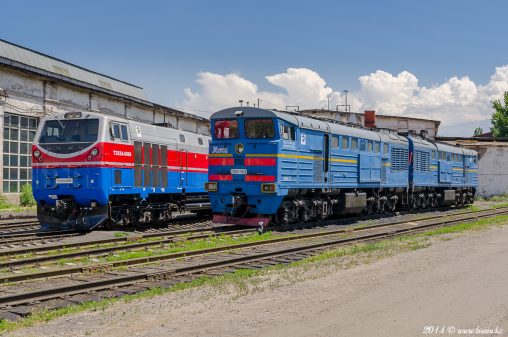 ТЭ33А-0069 и 2ТЭ10У-0004 в депо станции Алма-Ата-1, 23.06.2014г.